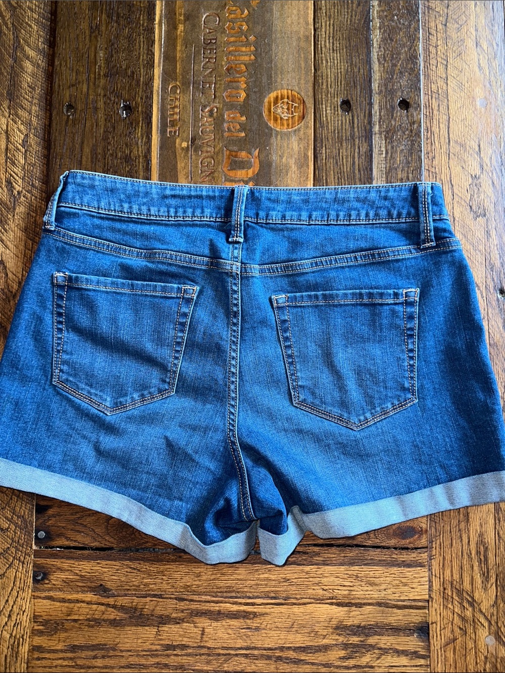 a.n.a Cuffed Mid-Rise Denim Shorts - Picture 3 of 3